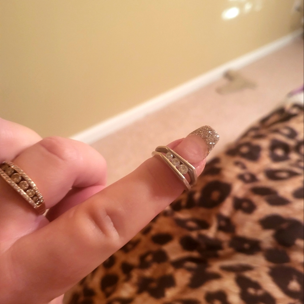 14 kt white gold 3 Stone diamond ring